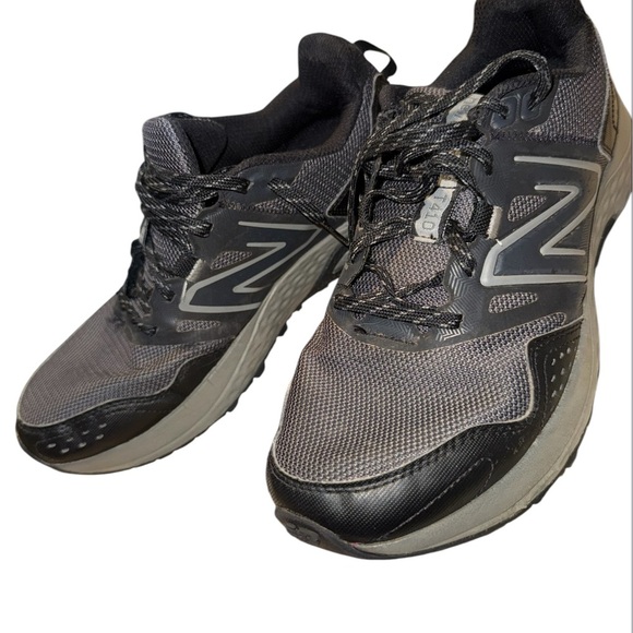 New Balance Black and Gray Running Shoes - Picture 2 of 4